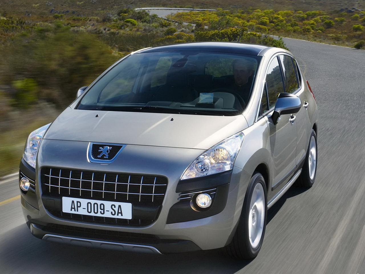 обои Peugeot 3008 вид авто со стороны объектива под углом фото