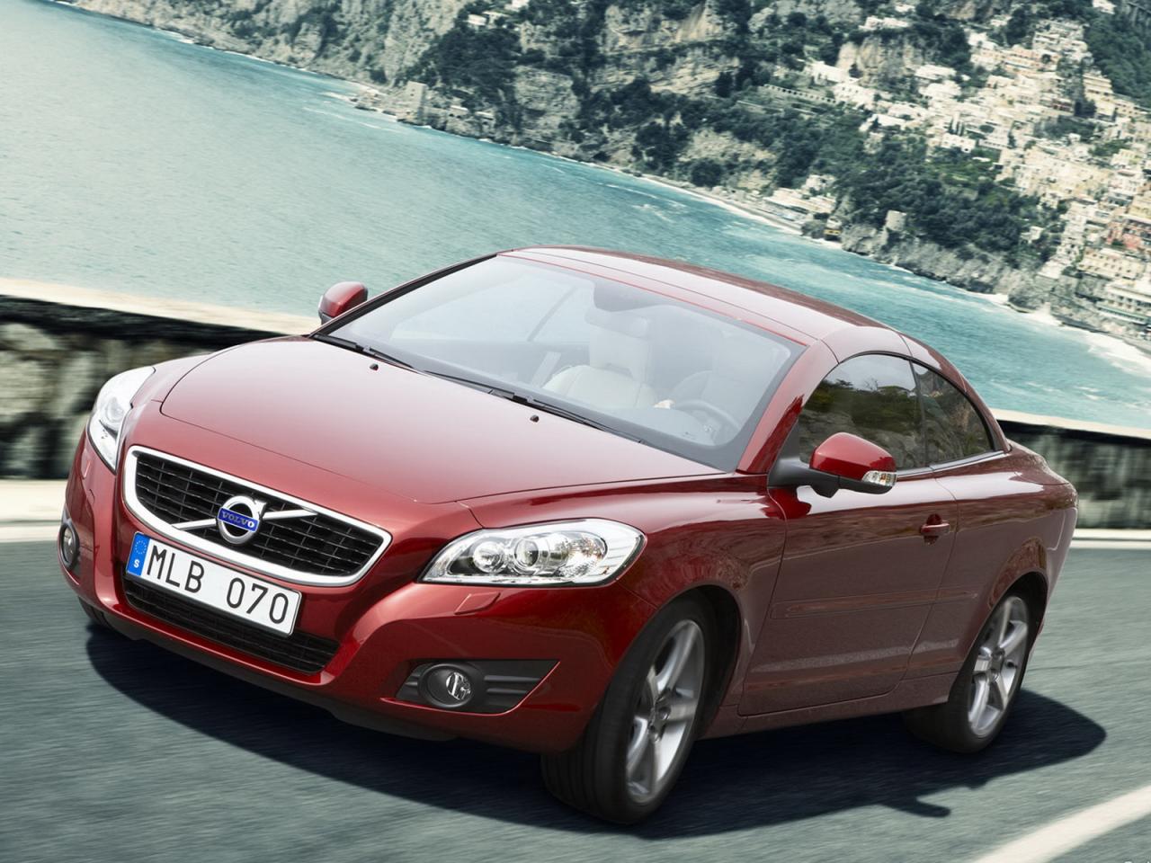 обои Volvo C70 вид авто спереди с иного угла обзора фото