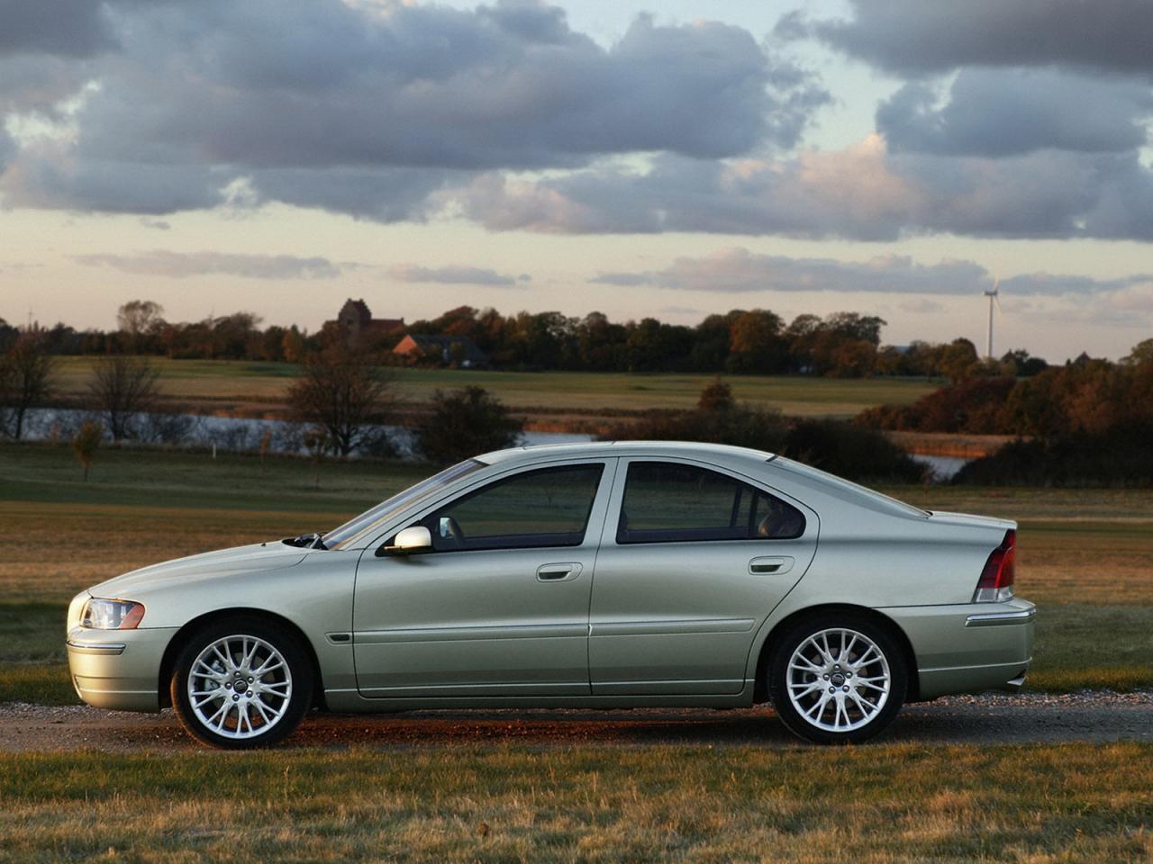 обои Volvo S60 вид авто сбоку фото