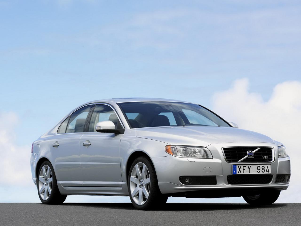 обои Volvo S80 вид авто под другим углом к камере фото