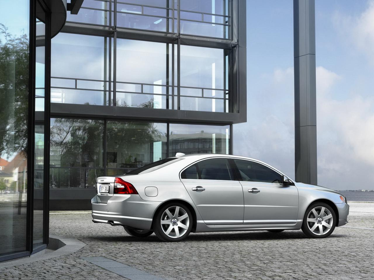 обои Volvo S80 вид авто с другого плана обзора фото