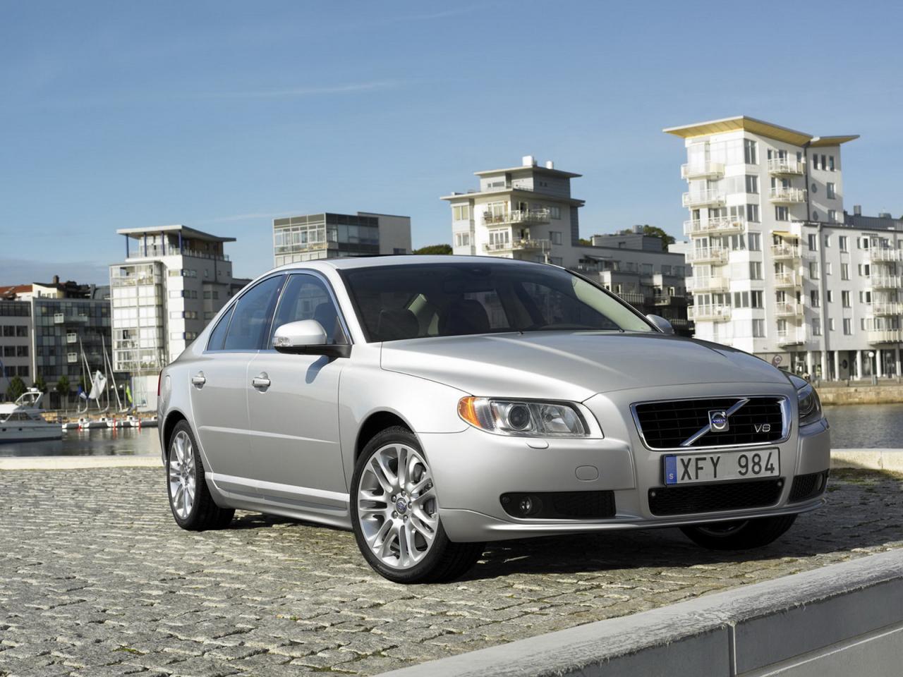 обои Volvo S80 вид авто с другого ракурса фото