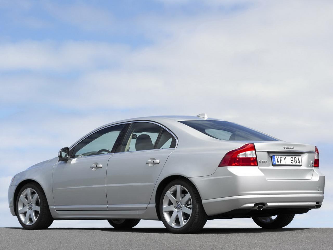 обои Volvo S80 вид авто сбоку с другого угла обзора фото