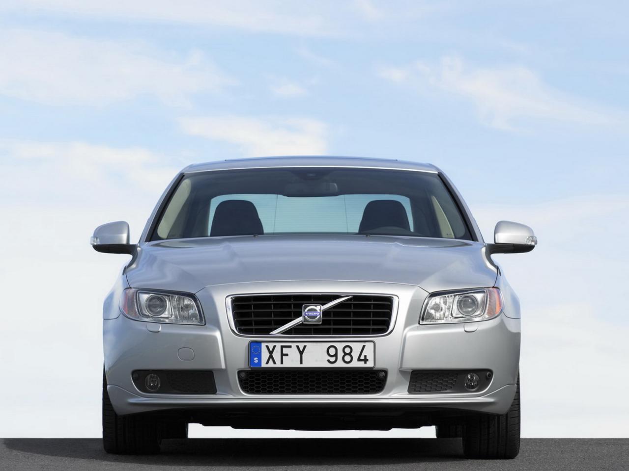 обои Volvo S80 вид авто спереди с другого угла обзора фото