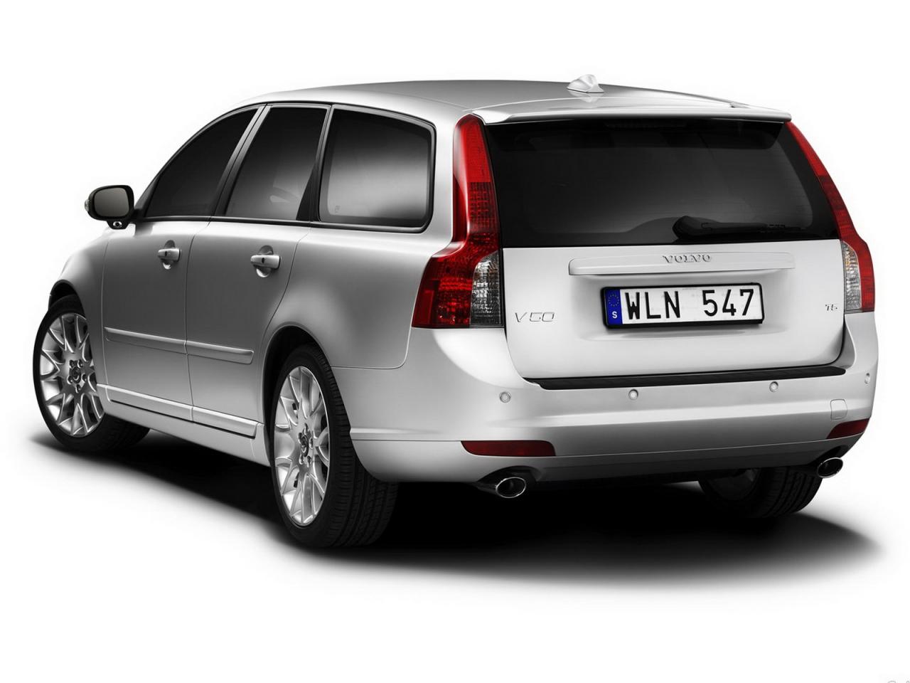 обои Volvo V50 вид авто сзади с другого ракурса фото