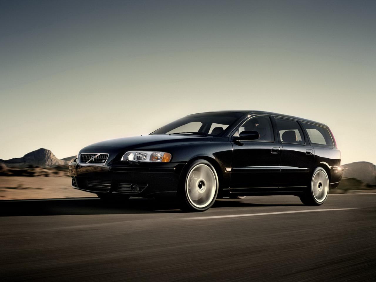 обои Volvo V70R вид авто с другого стороны фото