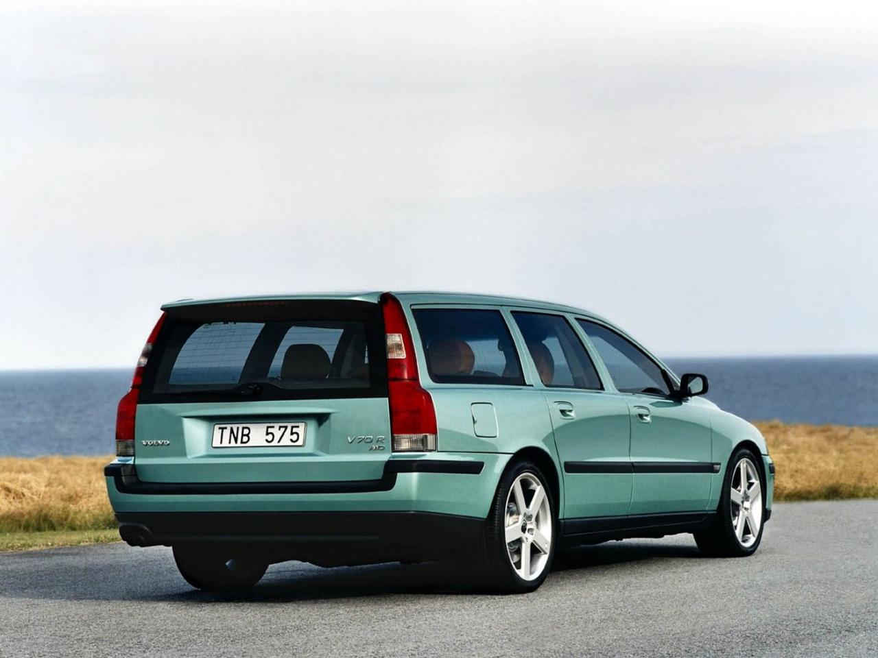 обои Volvo V70 вид сзади фото