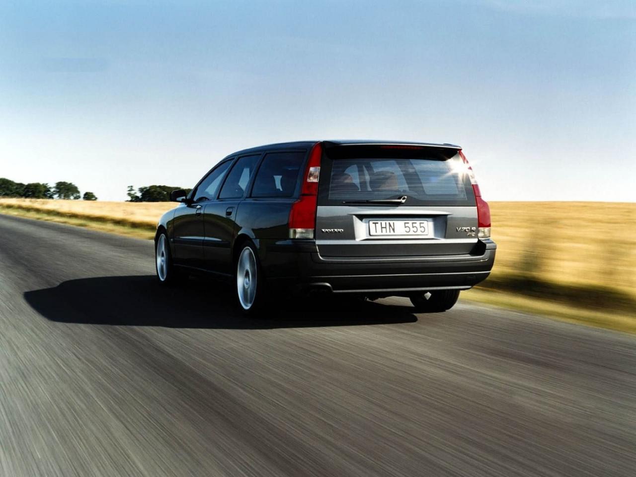 обои Volvo V70 вид сзади фото