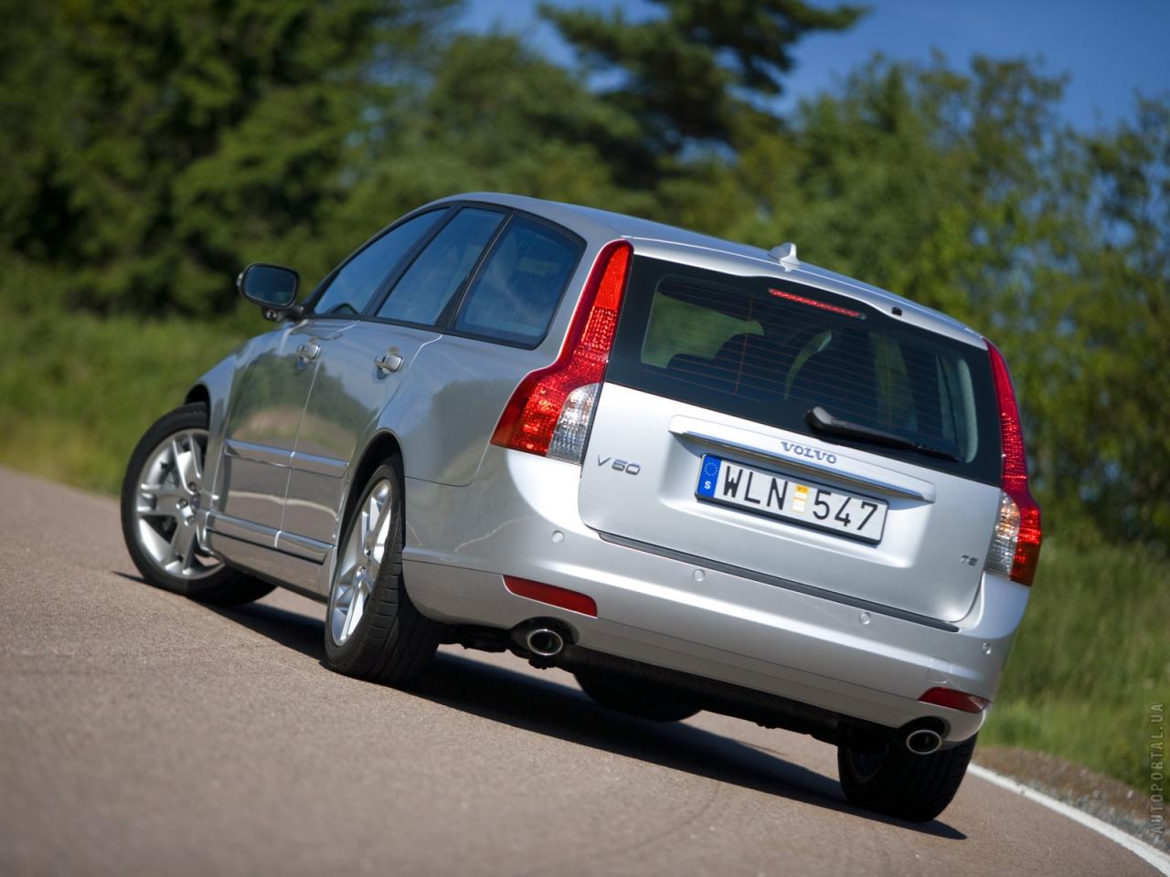 обои Volvo V50 вид сзади фото