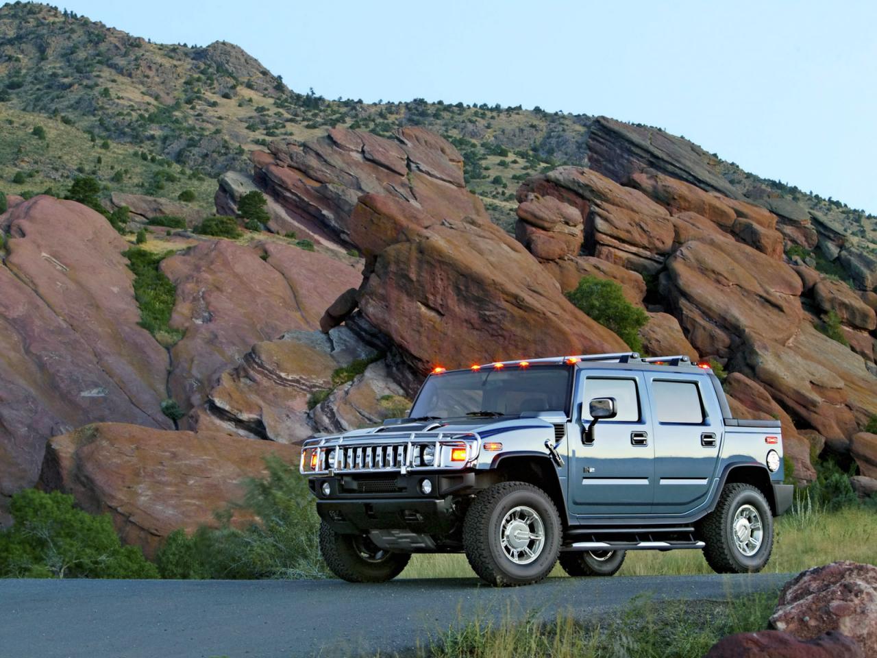 обои Hummer H2 SUT Blue Rock Slope фото