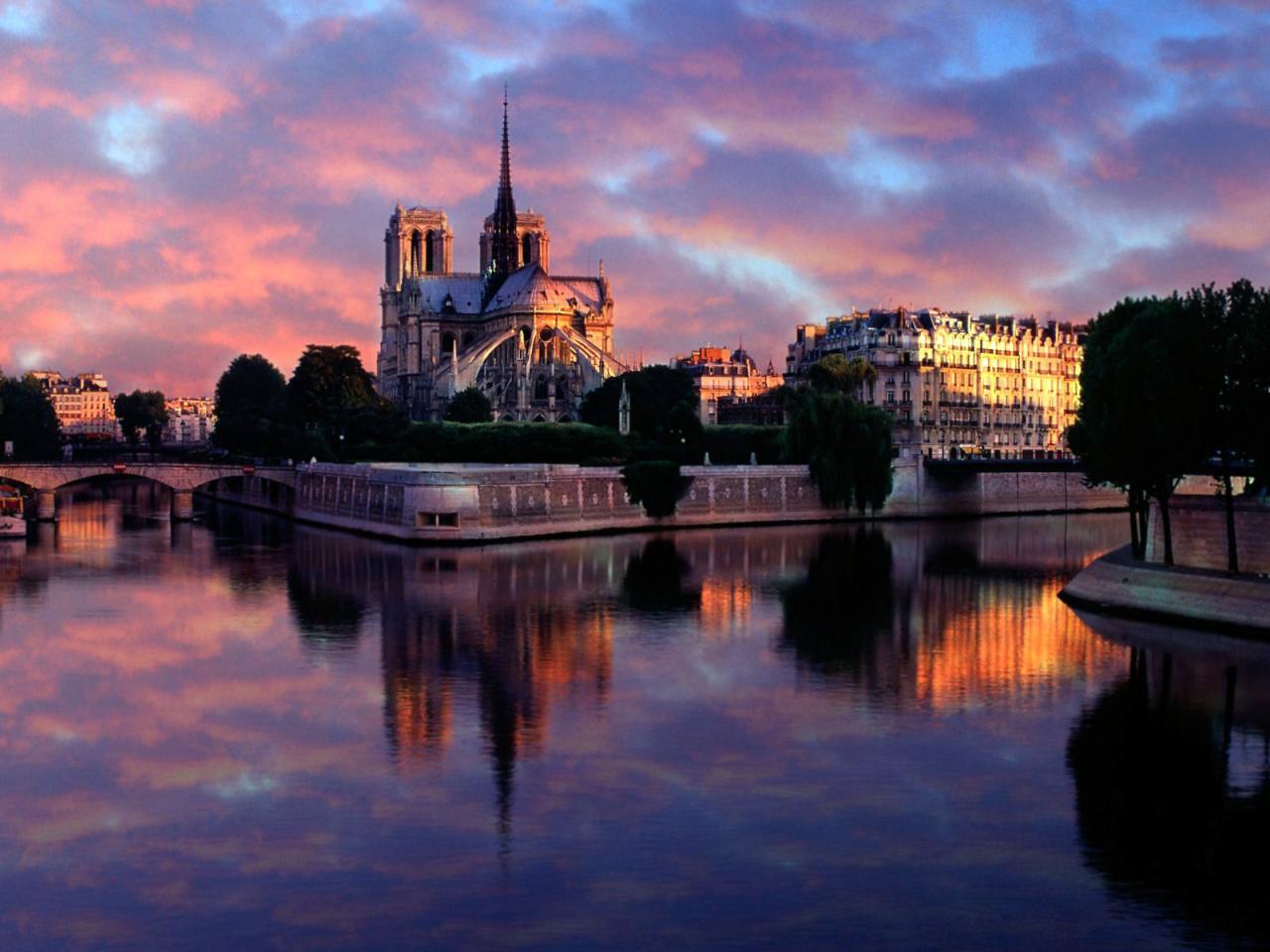 обои Notre Dame at Sunrise,   Paris,   France фото