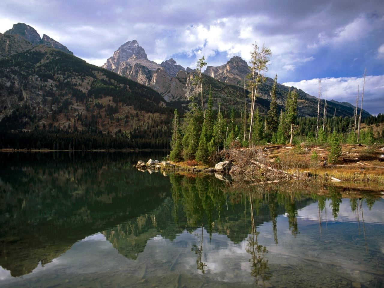 обои Taggart Lake Reflection фото