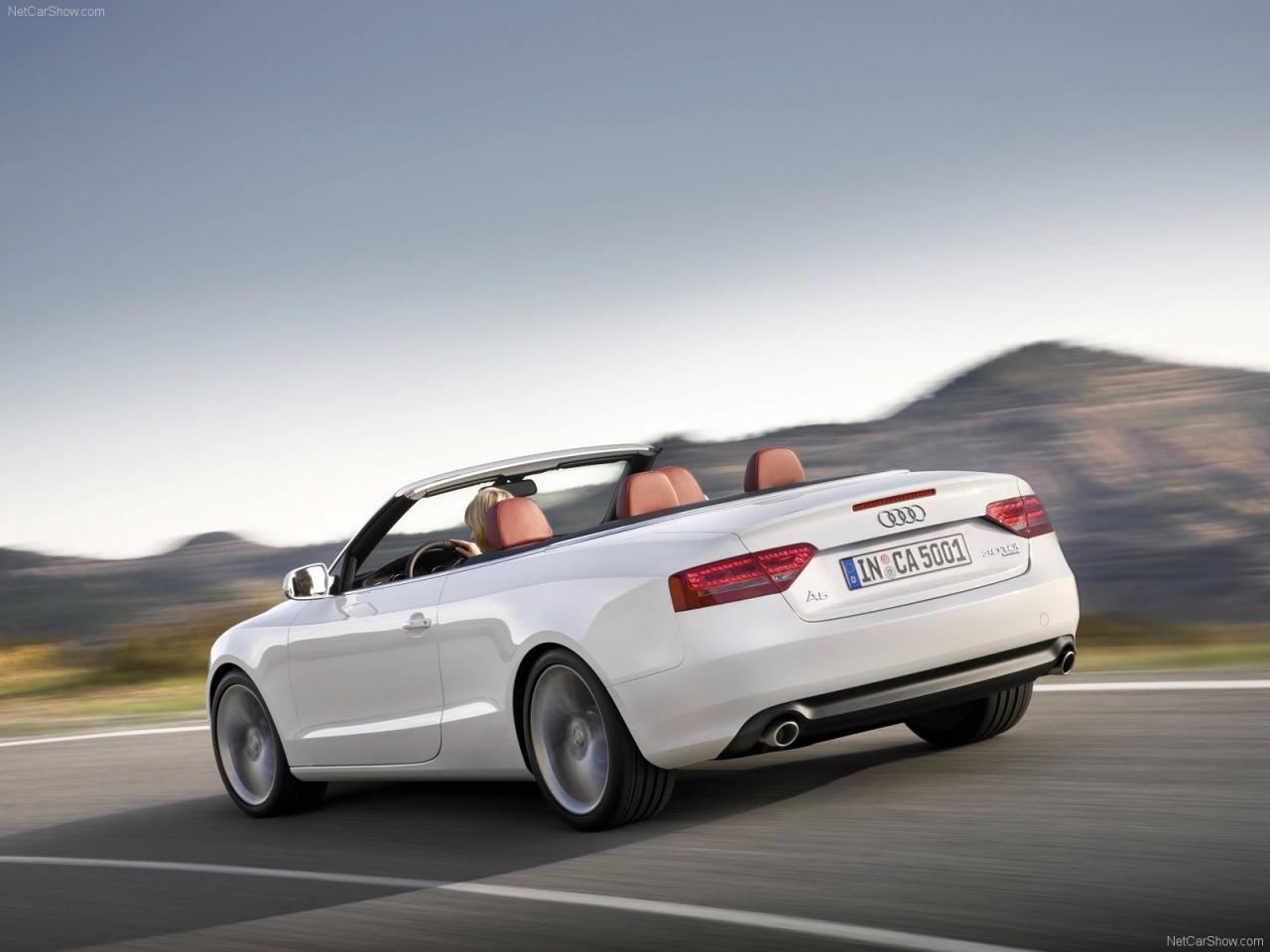 обои Белая Audi-A5 Cabriolet на фоне гор фото