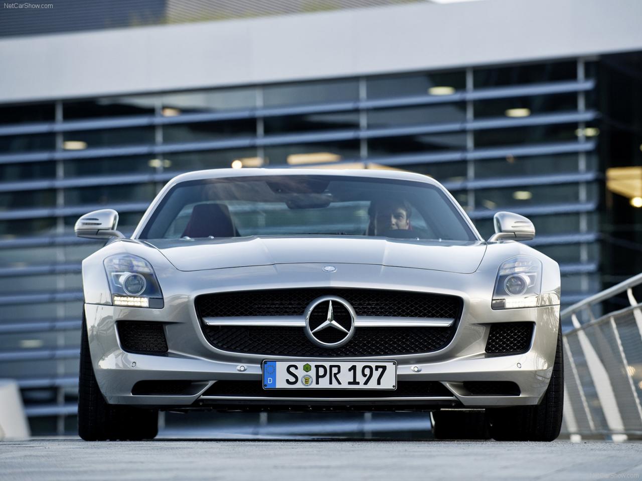 обои Серая Mercedes-Benz-SLS вид спереди фото