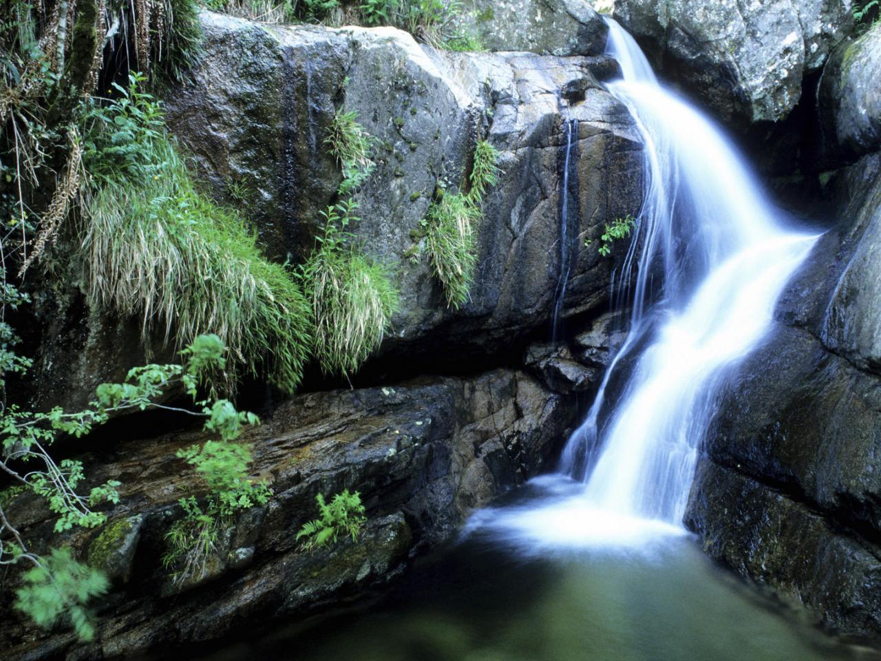 обои Aitone Waterfalls,   Corse du Sud,   France фото