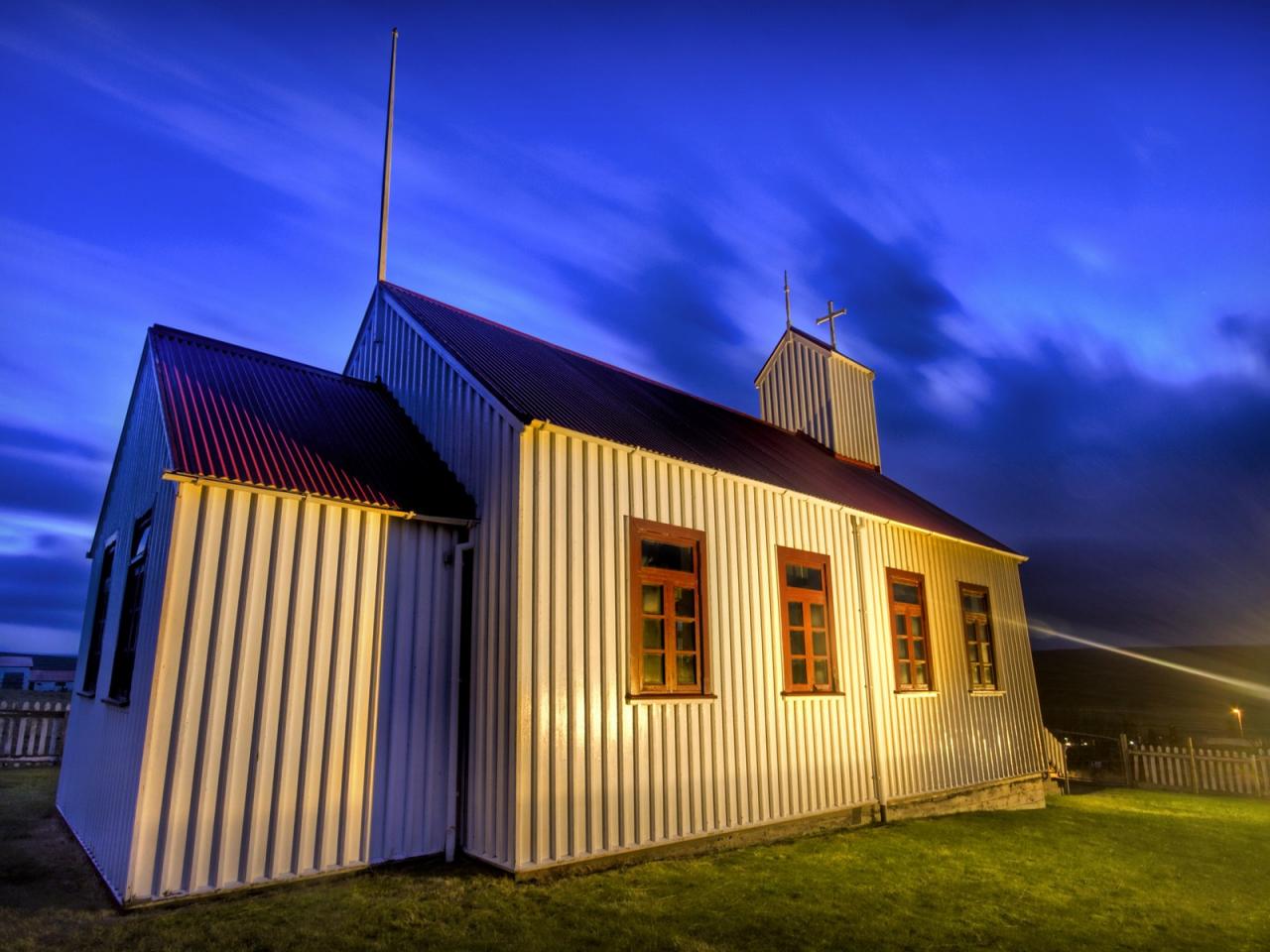 обои Iceland Landscape The Backside of the Church фото