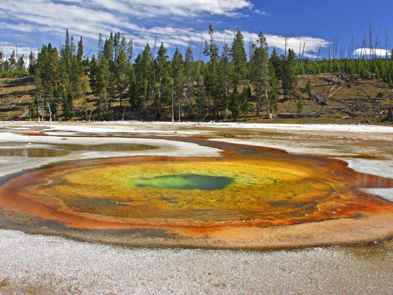 обои Hot Spring,   Upper Geyser Basin,   Yellowstone National Park,   Wyoming фото