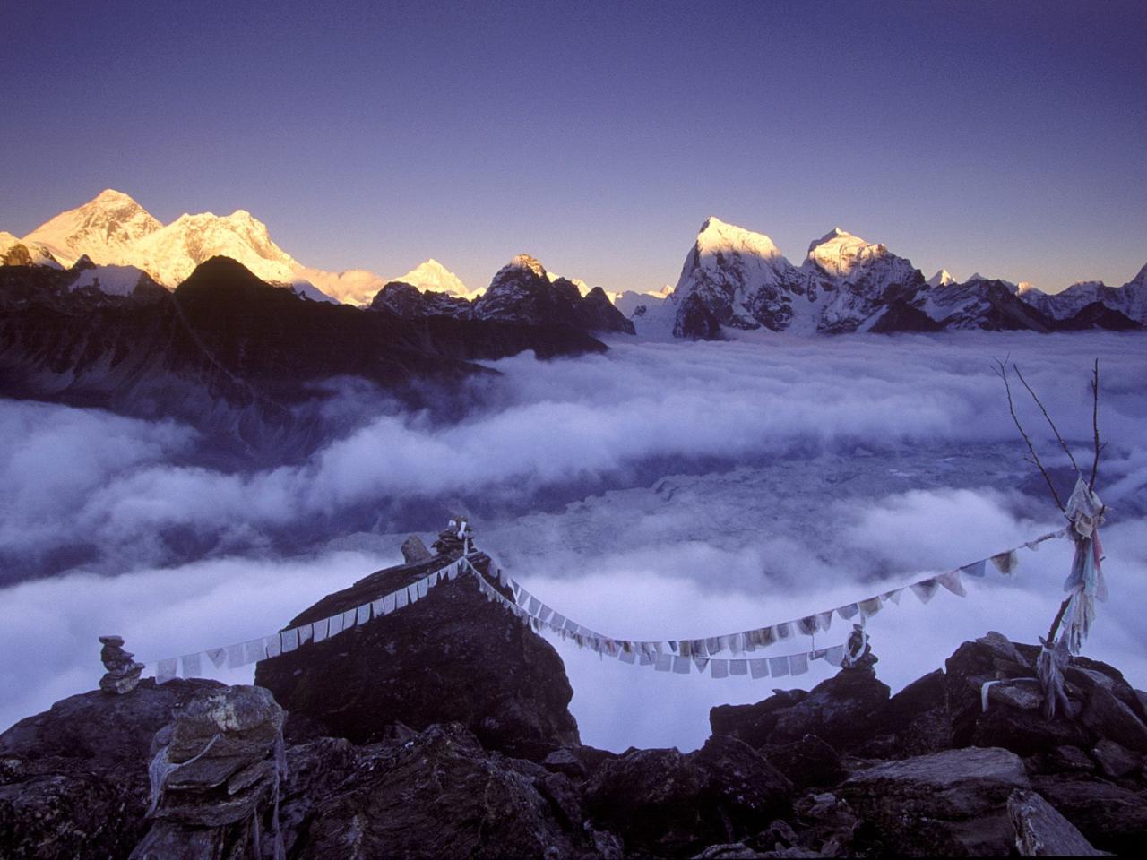 обои Prayer Flags on Everest,   Nepal фото