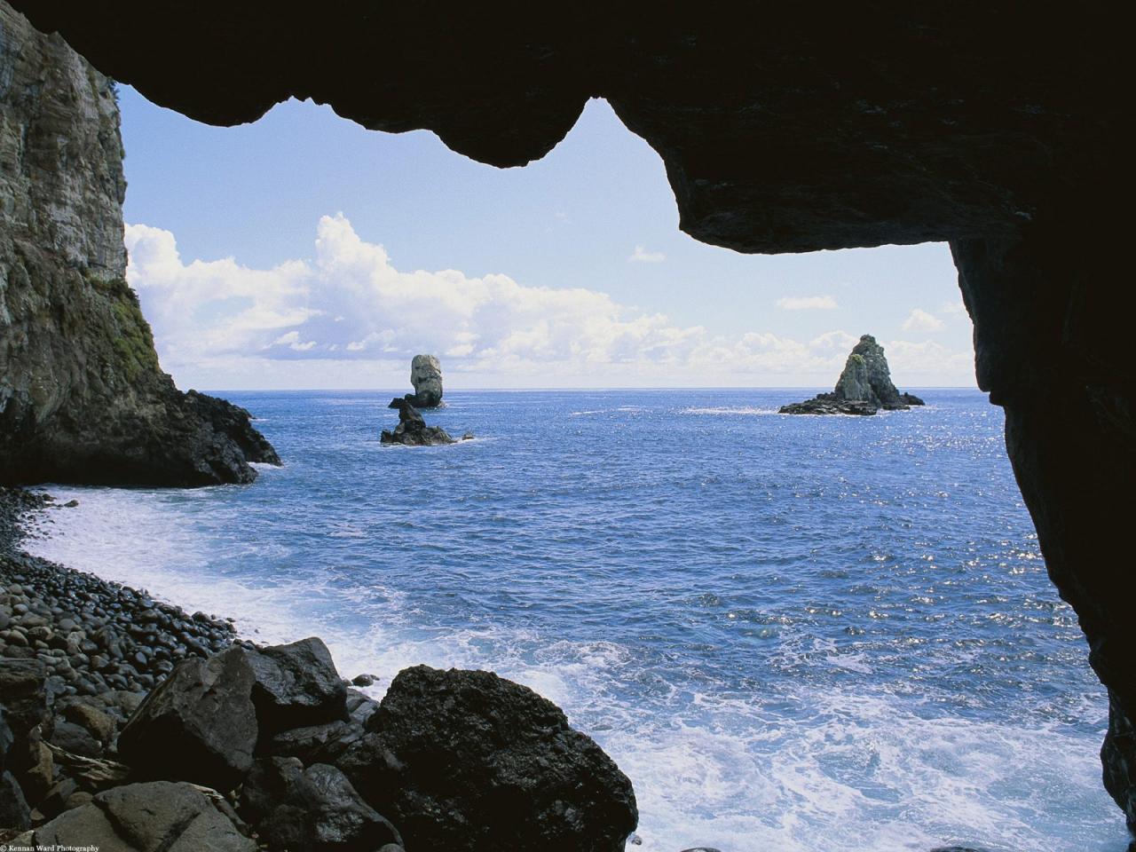 обои View from Inside a Sea Cave,   Costa Rica фото