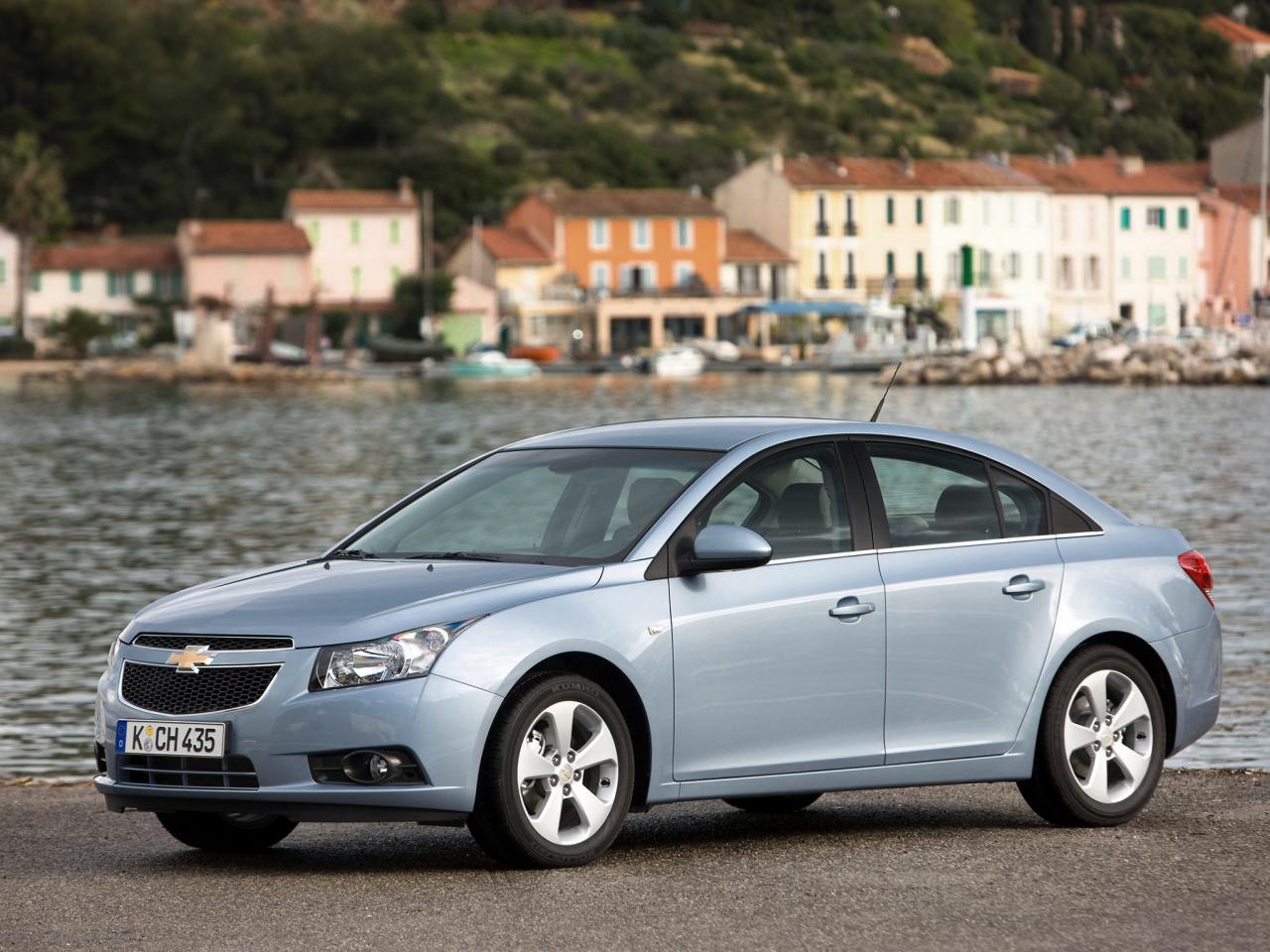 обои Chevrolet Cruze перед фото