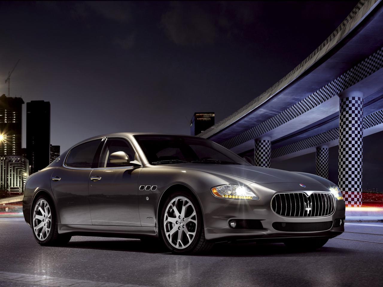 обои Maserati quattroporte у моста фото