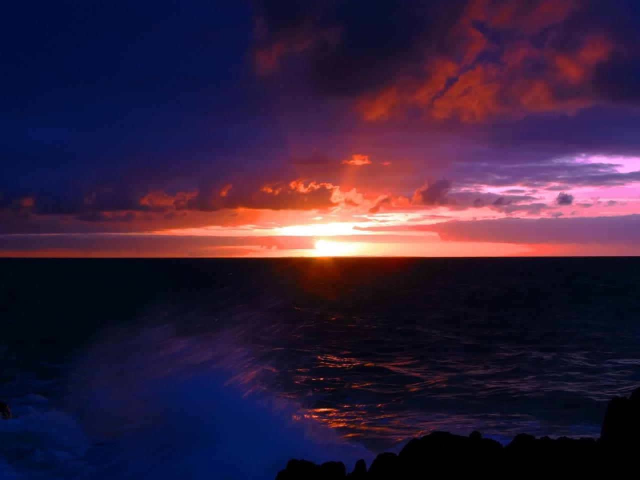 обои Dark sea sunset фото