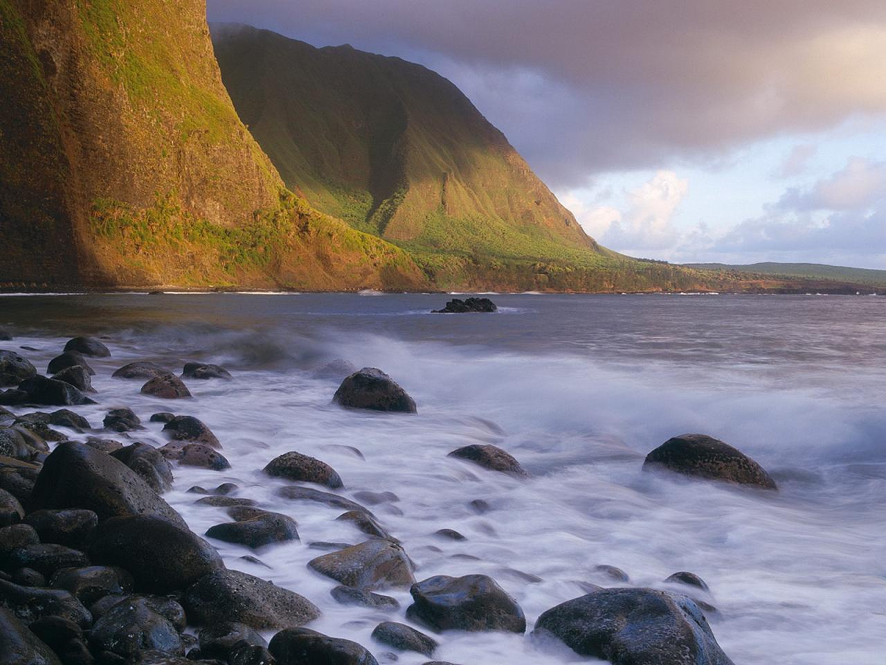 обои Sea Cliffs of Molokai at Sunrise фото