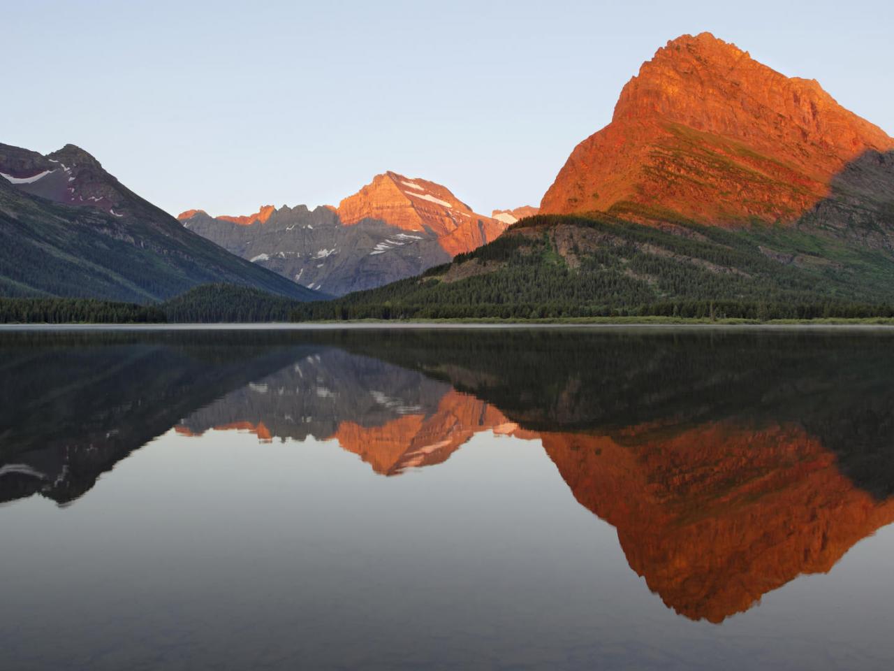 обои Mountain Reflection at Sunrise,   Glacier National Park,   Montana фото