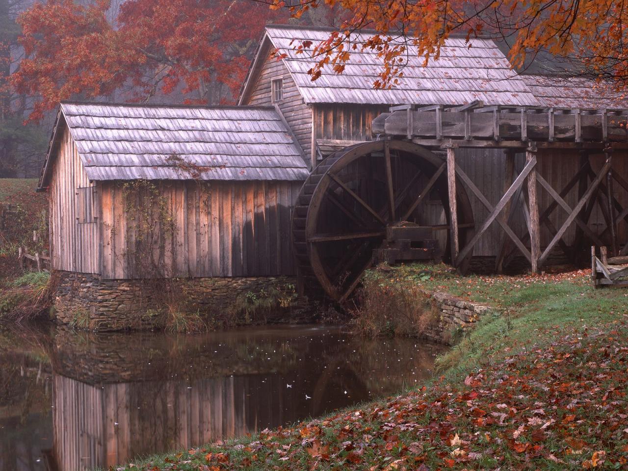 обои Mabry Mill in Autumn,   Blue Ridge Parkway,   Virginia фото