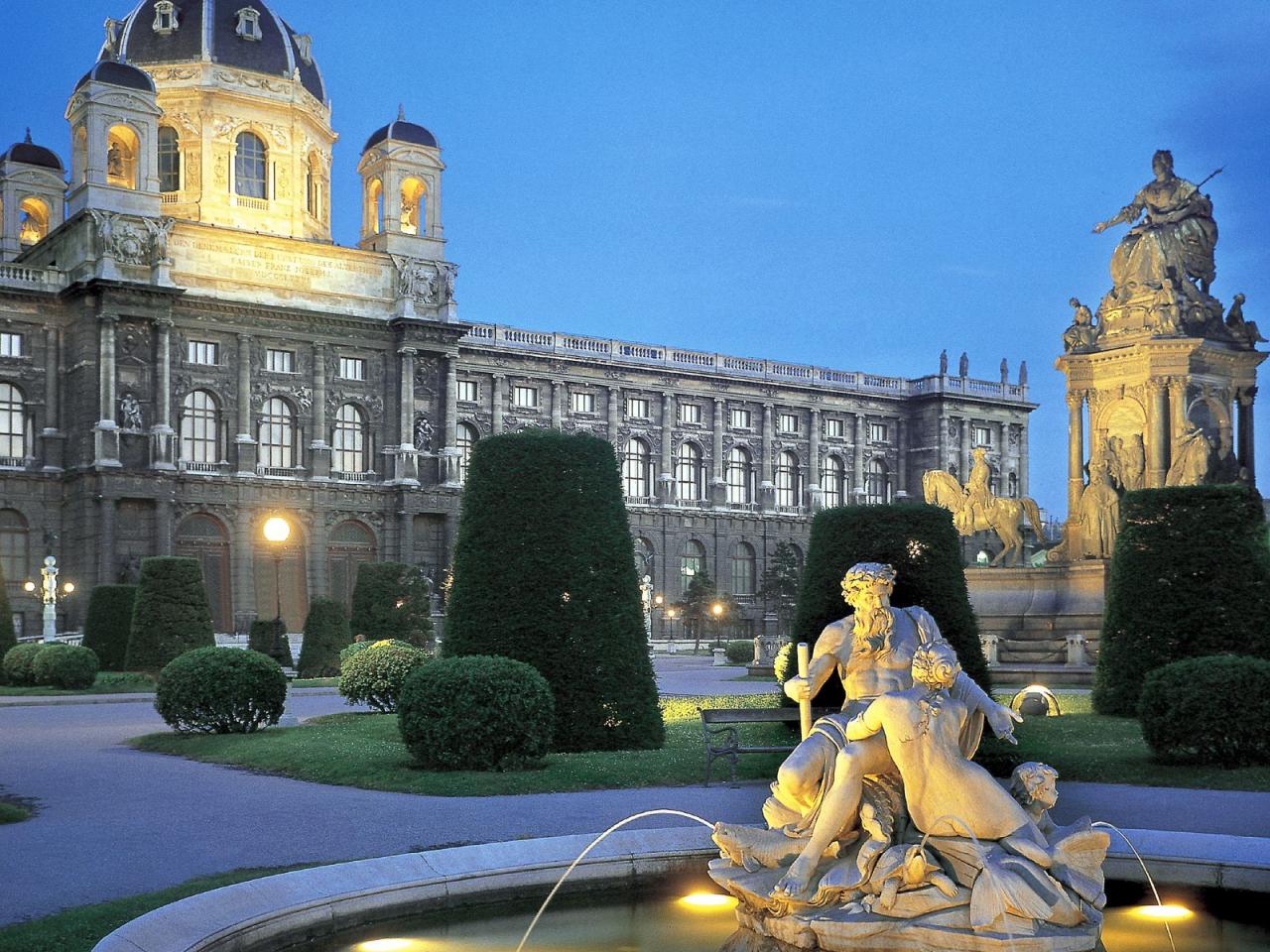 обои Austrian Garden at Twilight,   Vienna фото