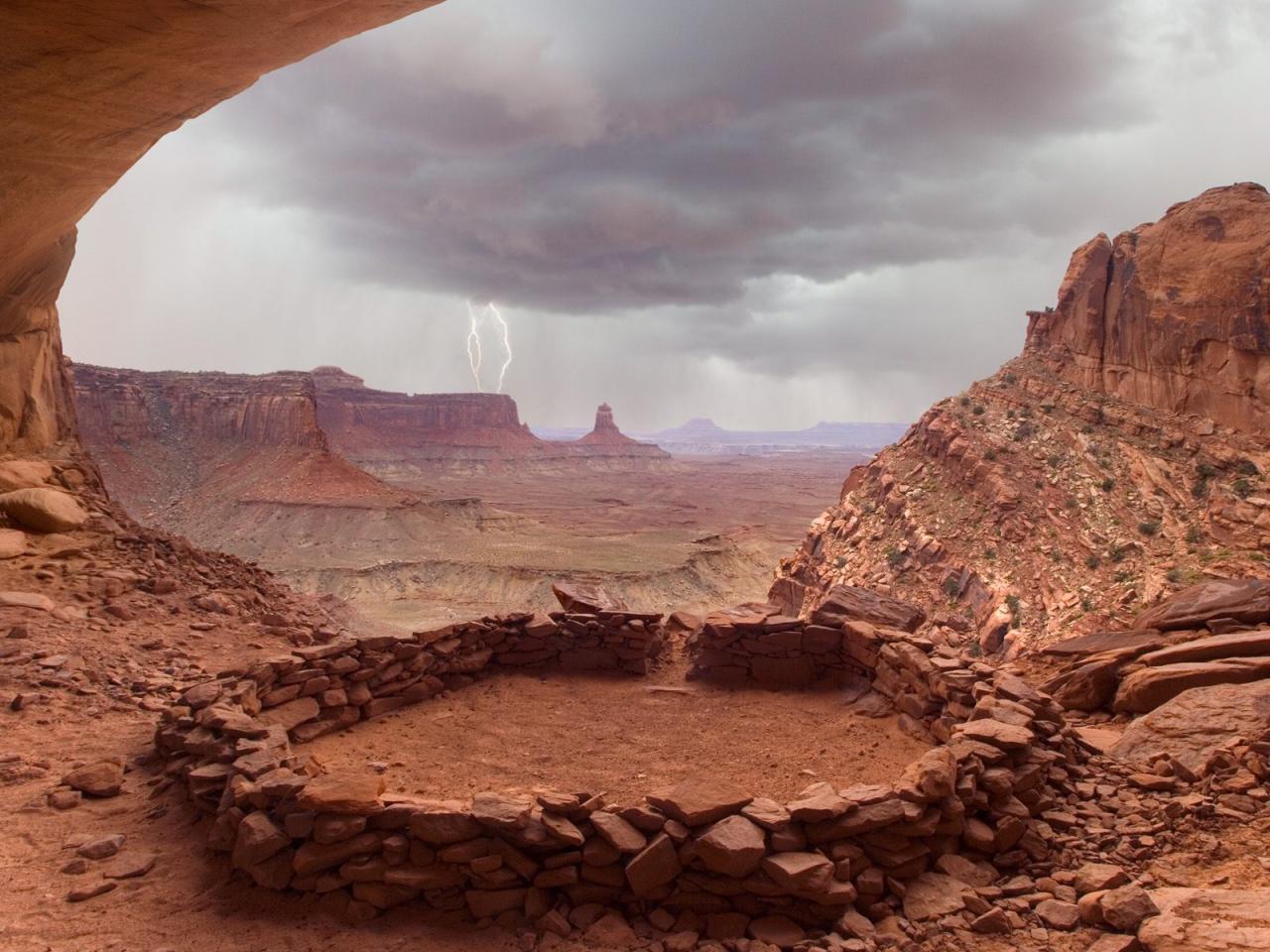 обои False Kiva,   Canyonlands National Park,   Utah фото