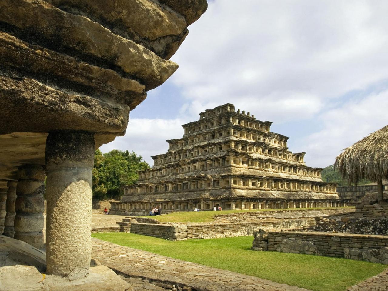 обои El Tajin Ruins,   The Nichos Pyramid,   Mexico фото