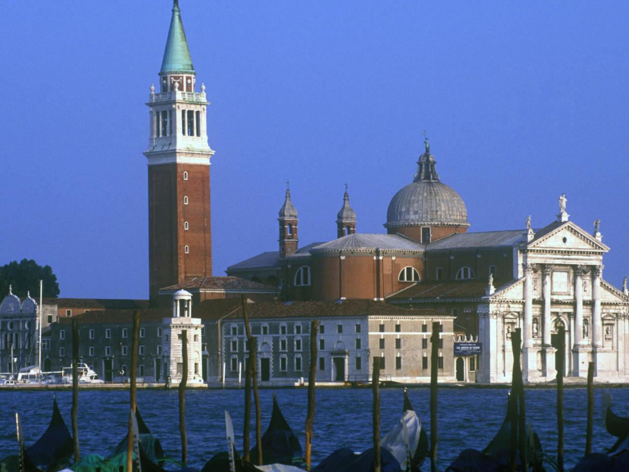 обои Gondolas,   San Giorgio Island,   Venice,   Italy фото