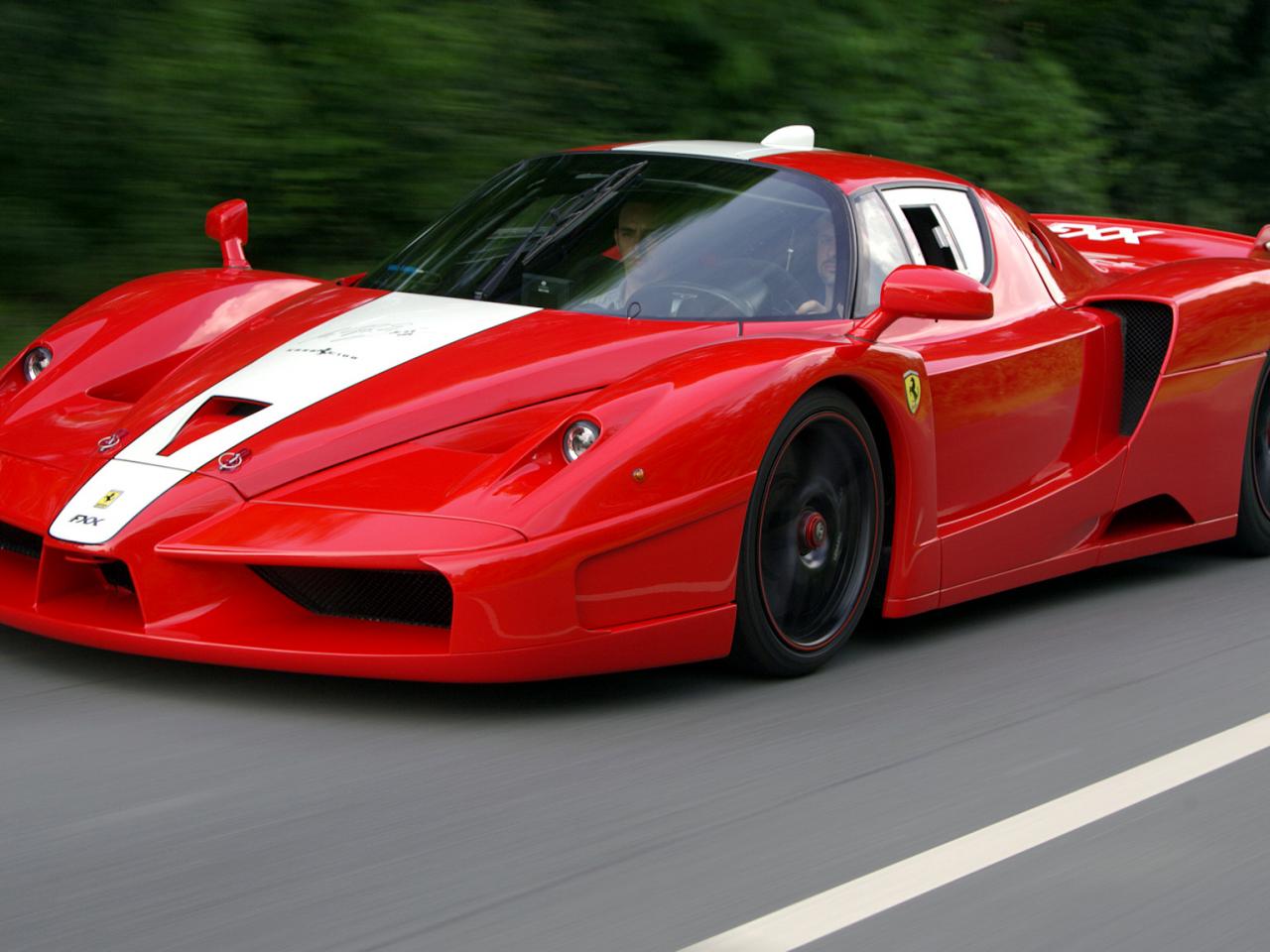 обои Edo Competition Ferrari FXX на дороге фото