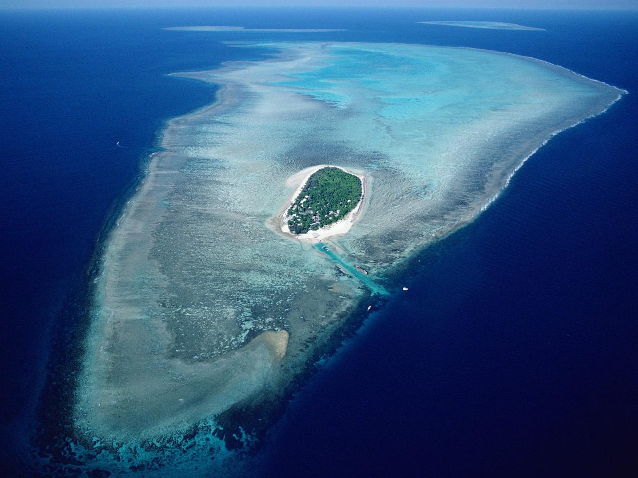 обои Aerial of Heron Island,   Great Barrier Reef Marine Park,   Queensland,   Australia фото