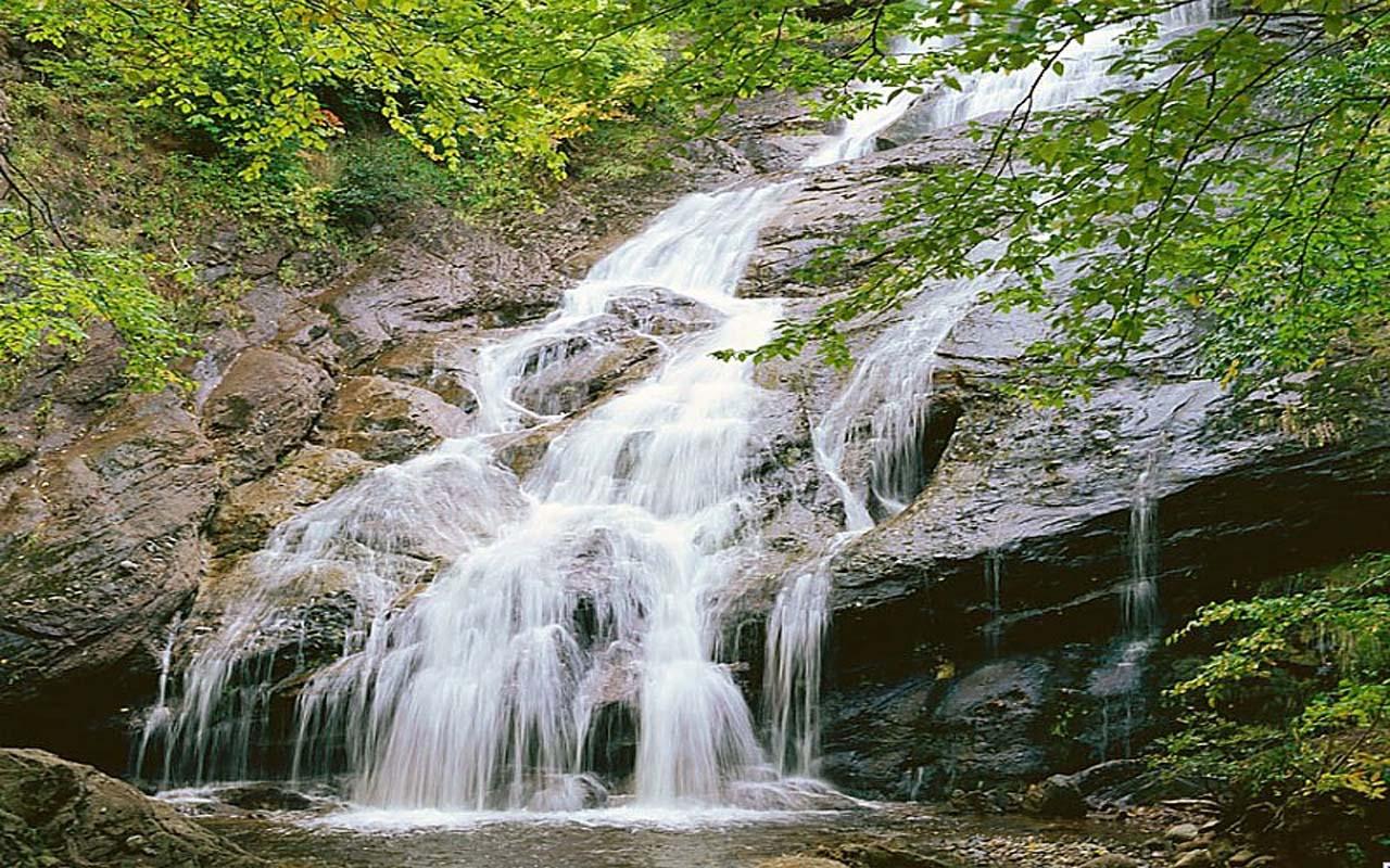 обои Каменистый водопад фото