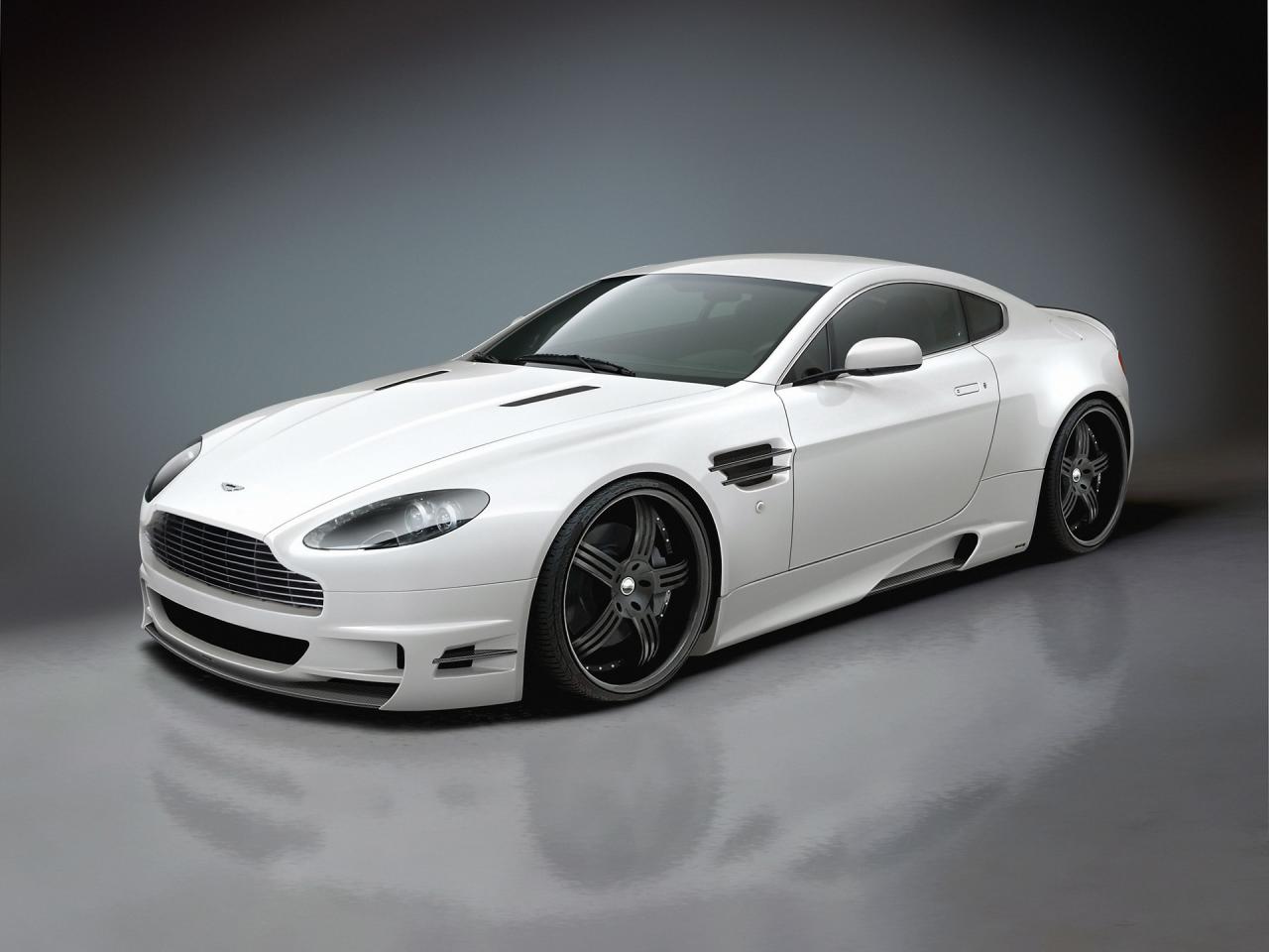 обои Aston Martin Vantage Side Angle фото