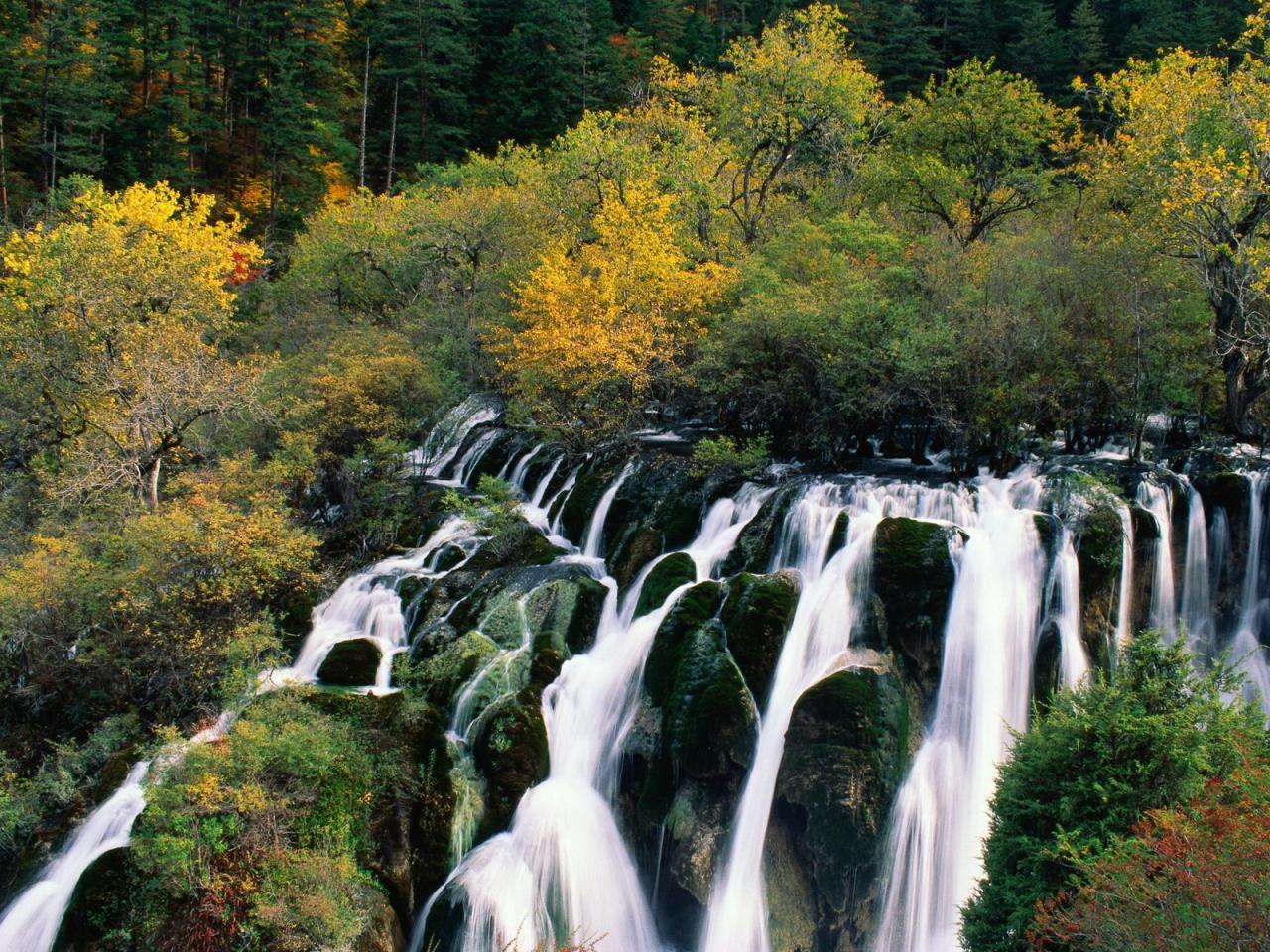 обои Waterfall Cascading in Nine-Village Valley,   Sichuan,   China фото