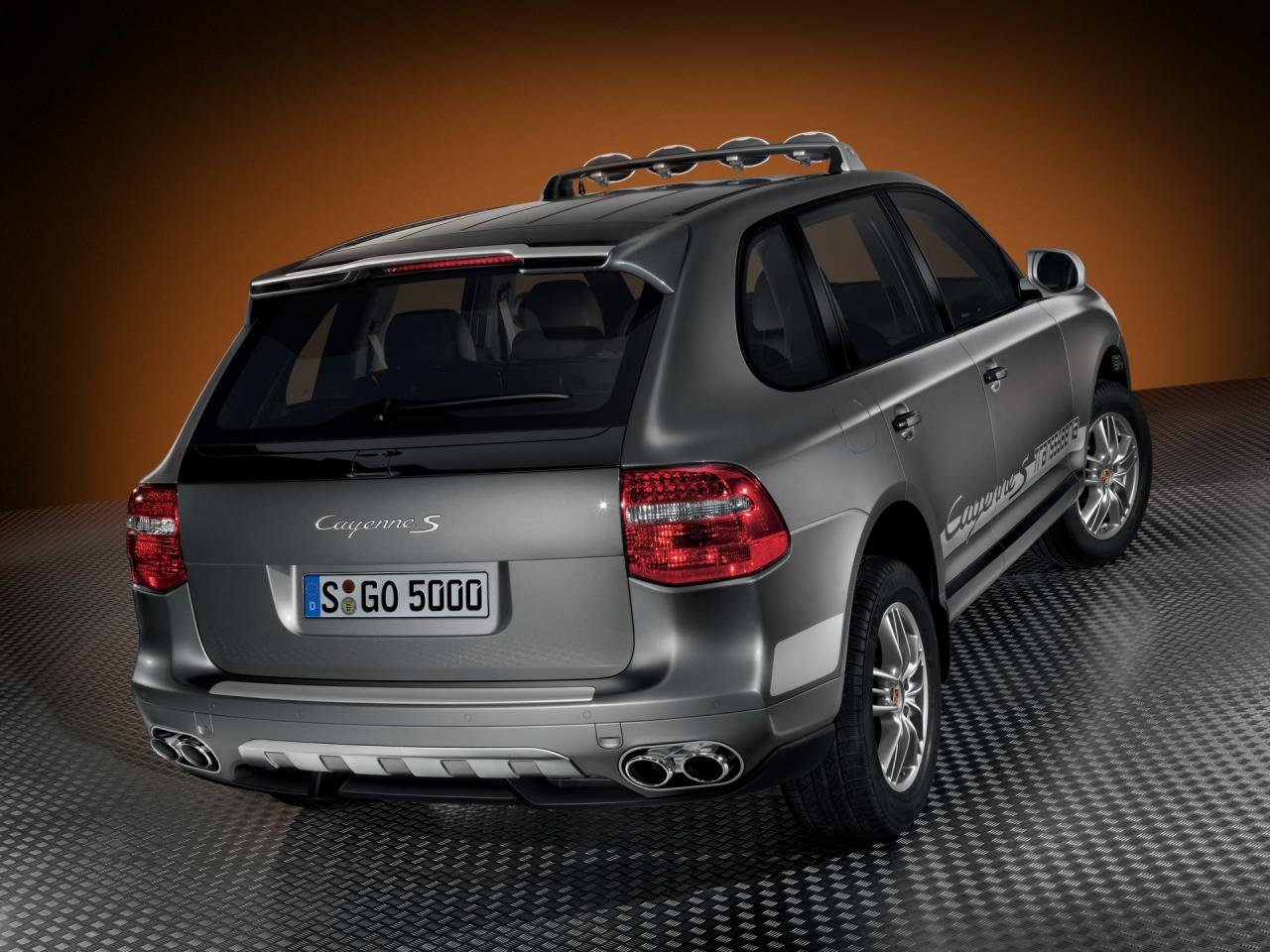 обои Porsche Cayenne S Transsyberia Rear Angle фото