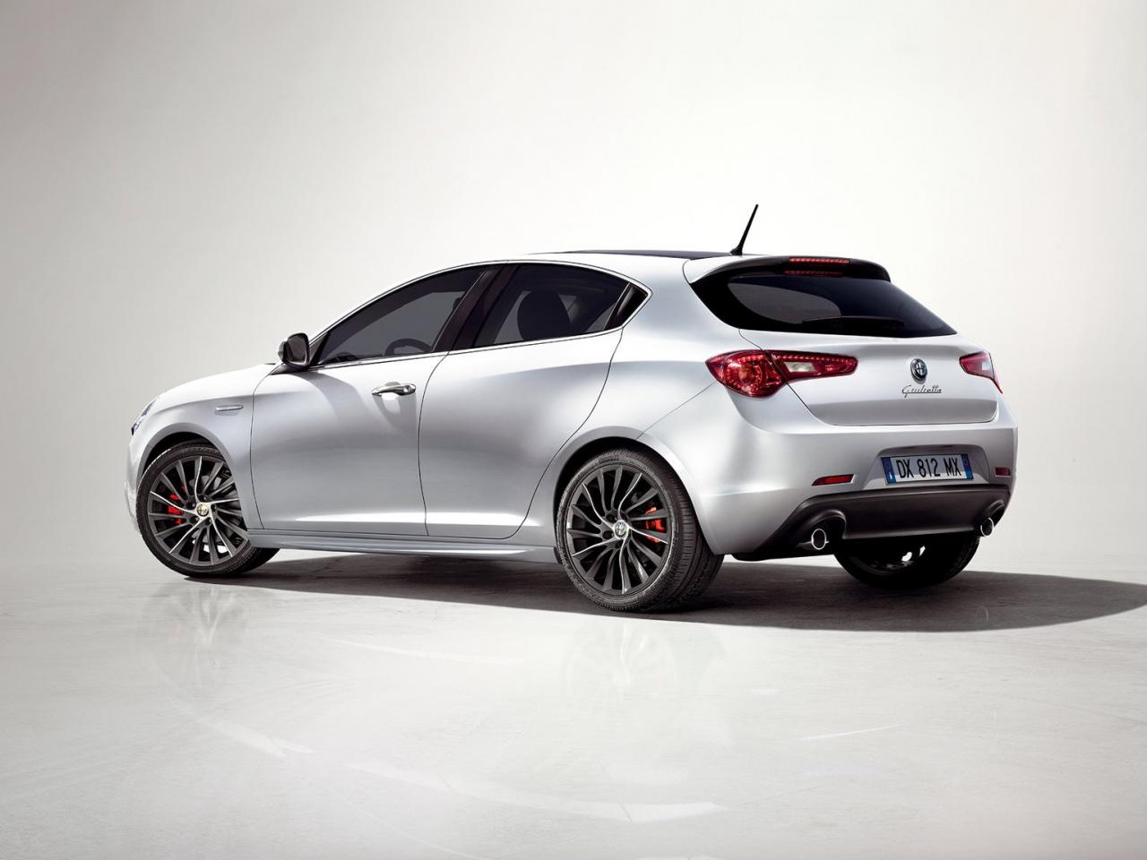 обои Alfa Romeo Giulietta 2011 белая фото