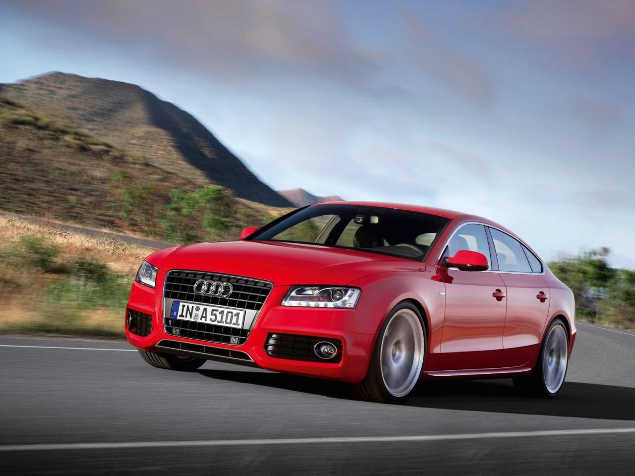 обои Audi A5 Sportback 2010 на дороге фото