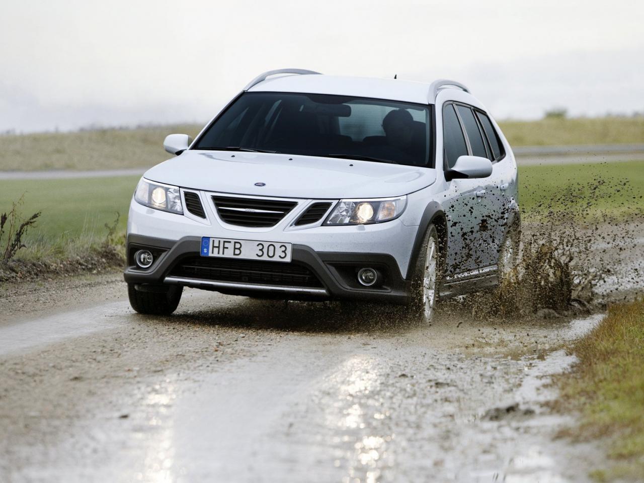 обои Saab 9-3X 2010 в грязи фото