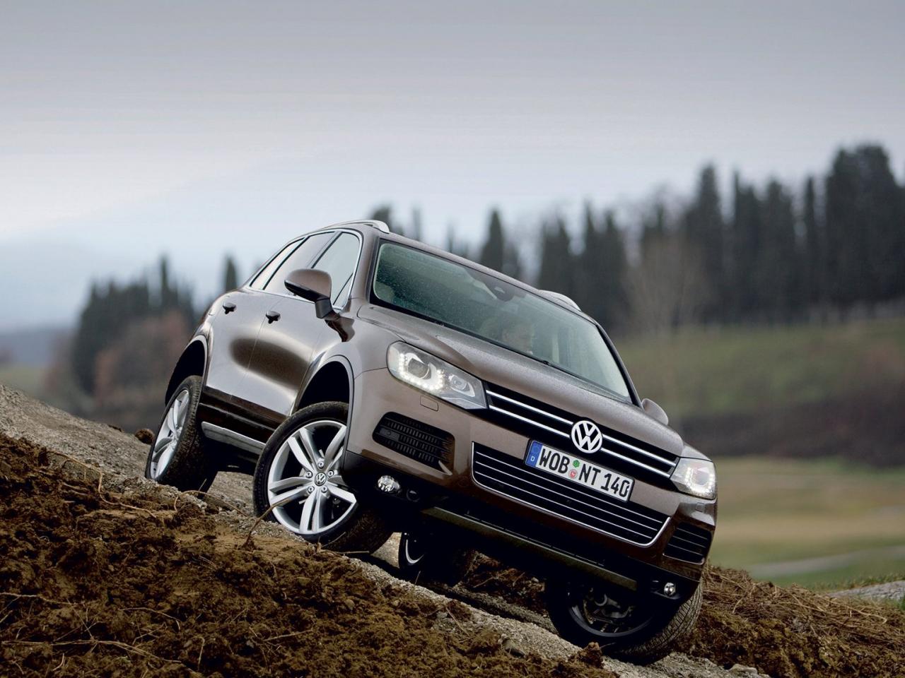 обои Volkswagen Touareg 2011 серый фото