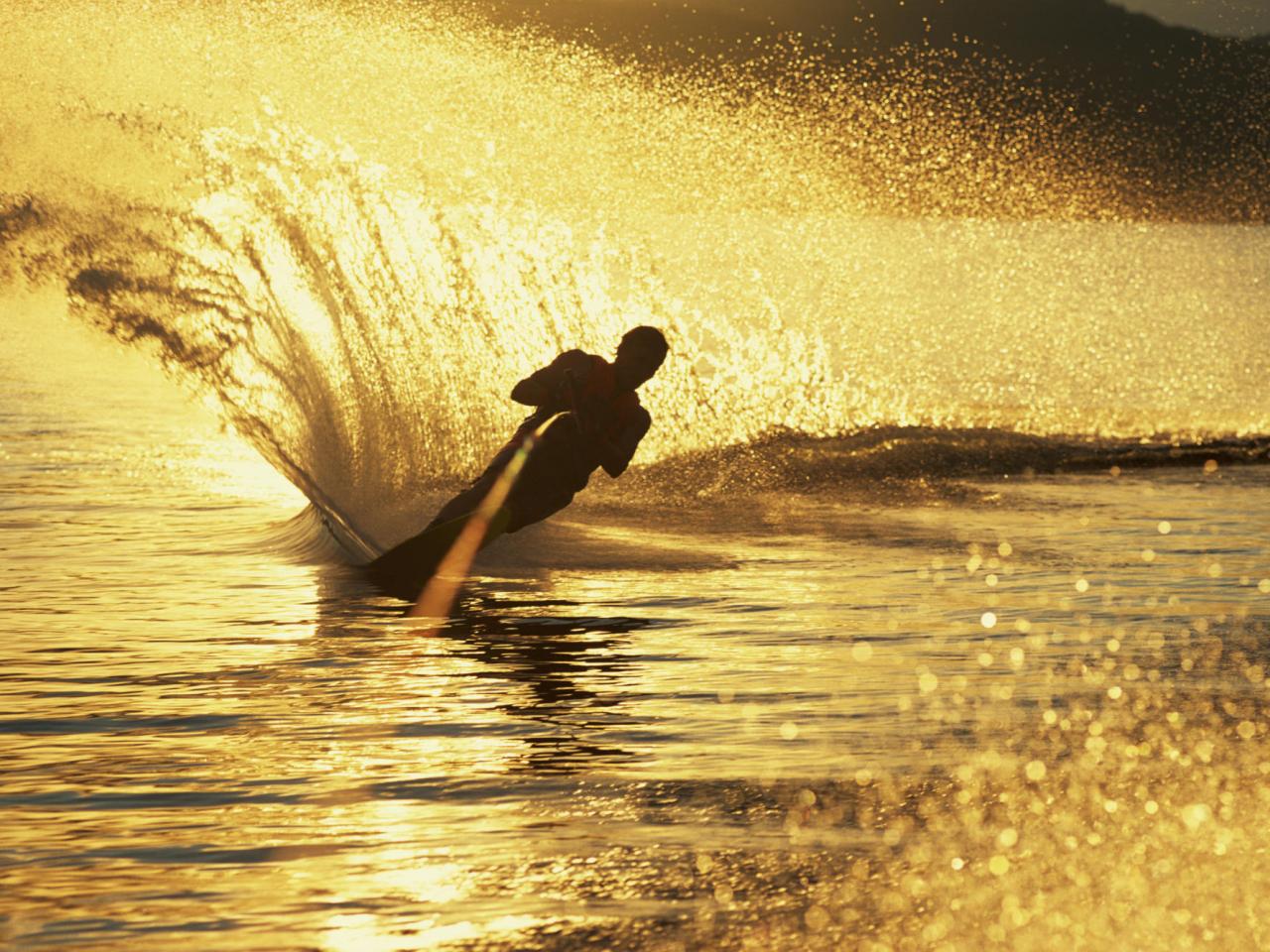 обои Water Skiing at Sunset фото