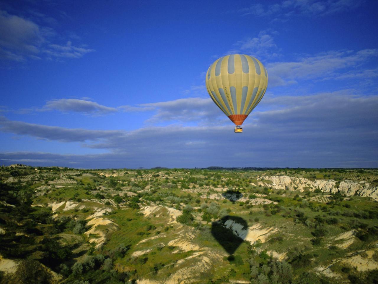 обои Hot-Air Ballooning Above Cappadocia,   Anatolia,   Turkey фото