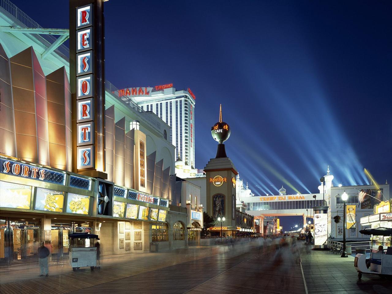 обои Boardwalk Casinos at Dusk,  Atlantic City,  New Jersey фото