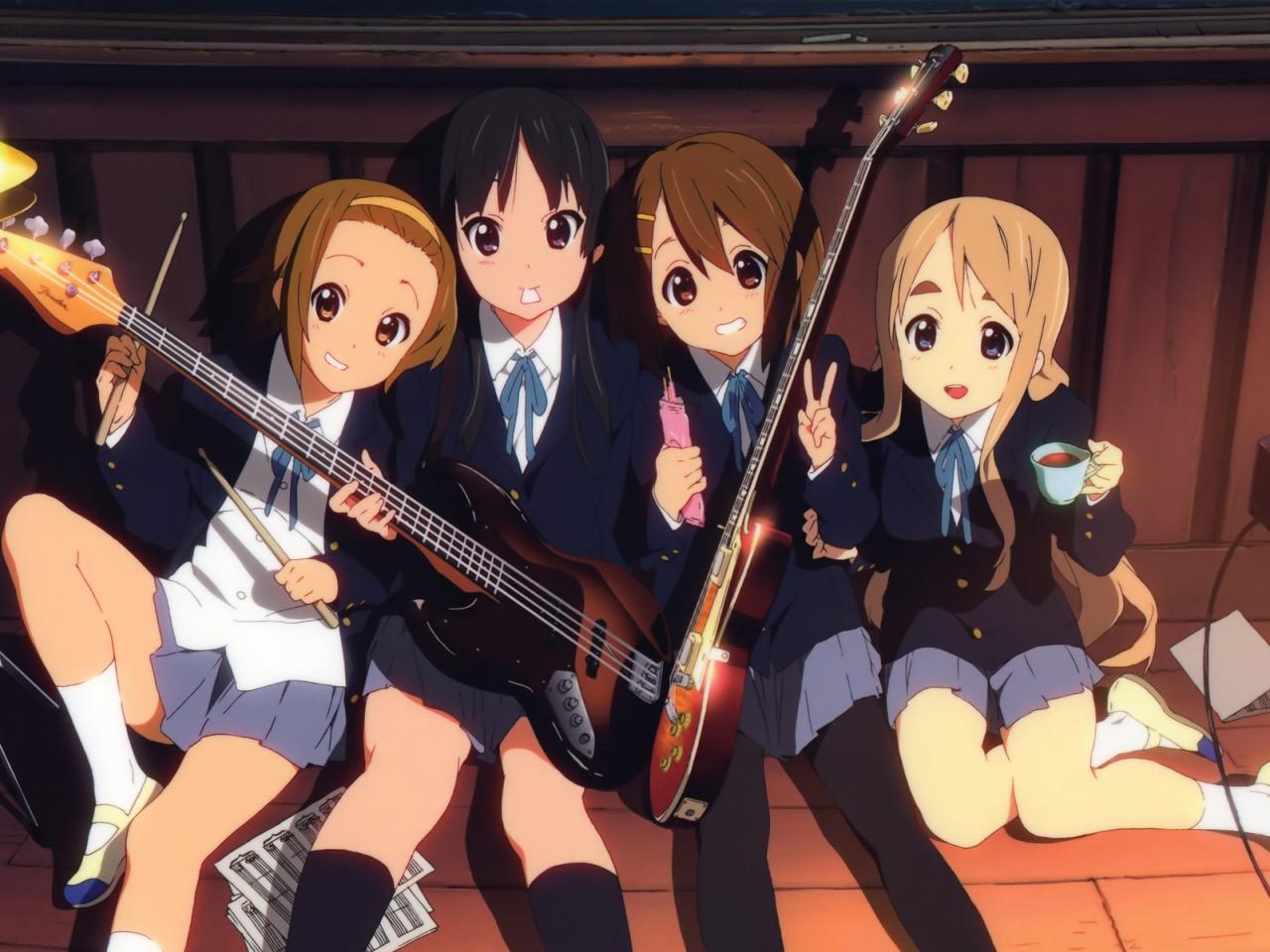 обои K-On! - Музыкальные девочки на полу фото