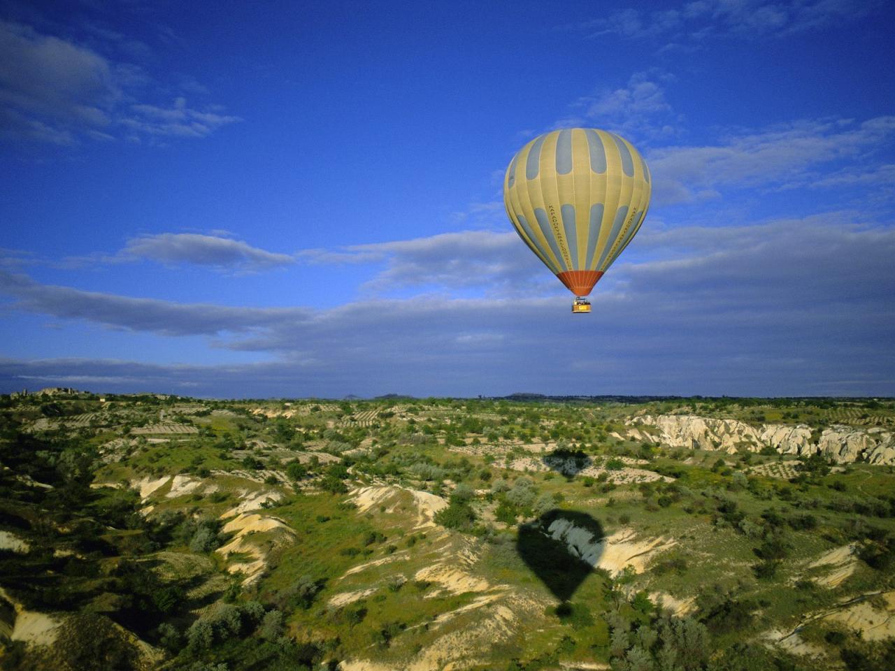 обои Hot-Air Ballooning Above Cappadocia,   Anatolia,   Turkey фото