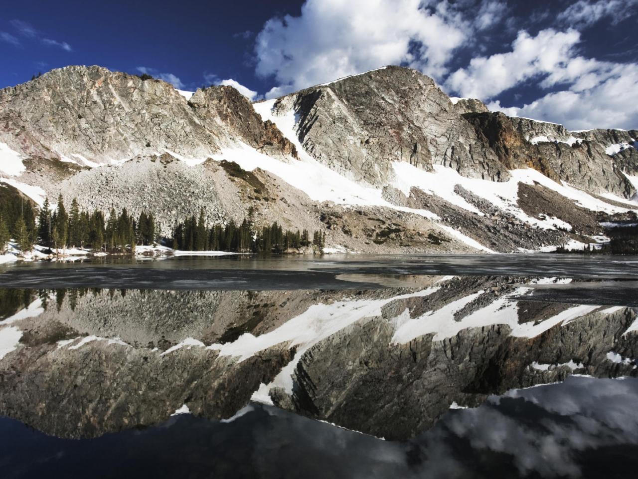 обои Marie Lake and Medicine Bow Peak,   Snowy Range Mountains,   Wyoming фото