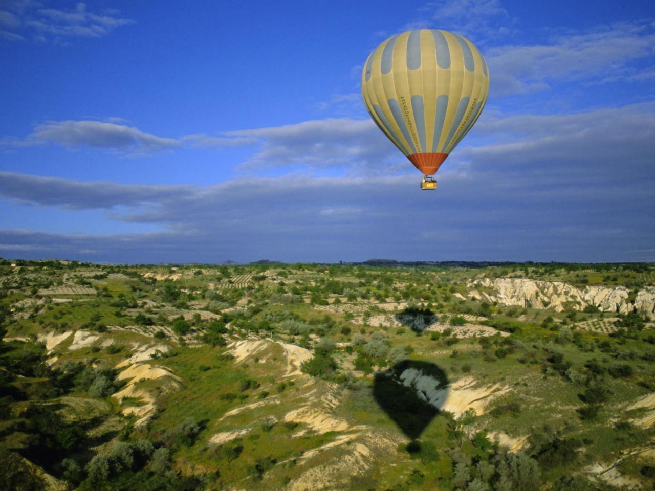 обои Hot-Air Ballooning Above Cappadocia,   Anatolia,   Turkey фото